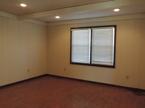 936 Ridge Dr in Warrensburg, MO - Building Photo - Building Photo