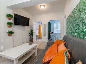 143 NE 43rd St in Miami, FL - Building Photo - Building Photo