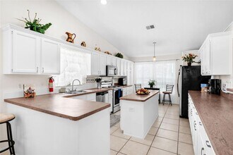 2894 Picadilly Cir in Kissimmee, FL - Building Photo - Building Photo