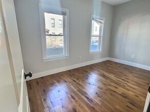 255 Paris St, Unit 1 in Boston, MA - Building Photo - Building Photo