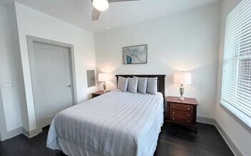 679 Edgewood Ave NE in Atlanta, GA - Foto de edificio - Building Photo