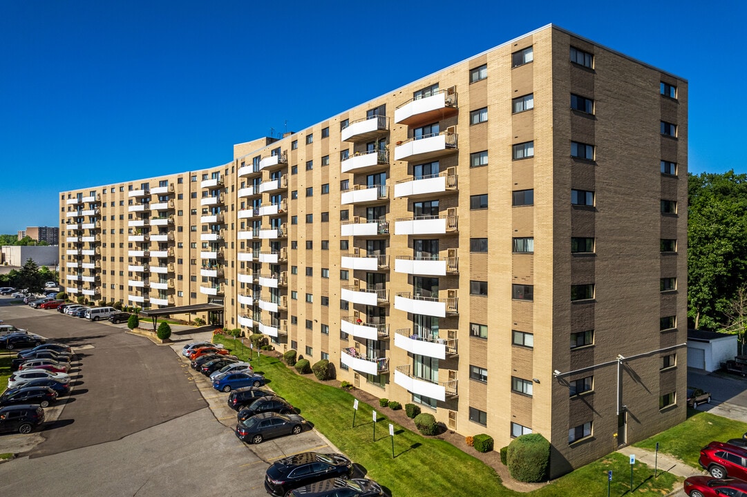 Bishop Park Apartments in Willoughby Hills, OH - Foto de edificio