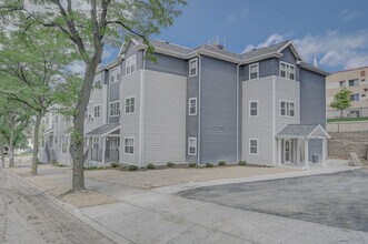 Park Hill Family in Milwaukee, WI - Foto de edificio - Building Photo