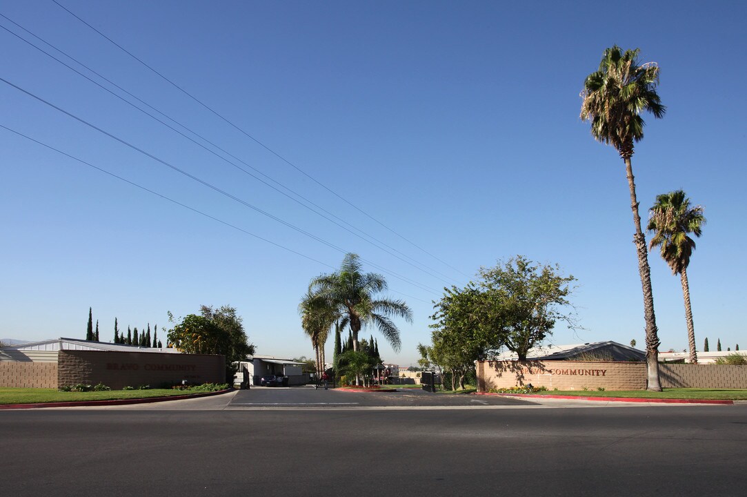Bravo Mobile Home Park in Jurupa Valley, CA - Foto de edificio