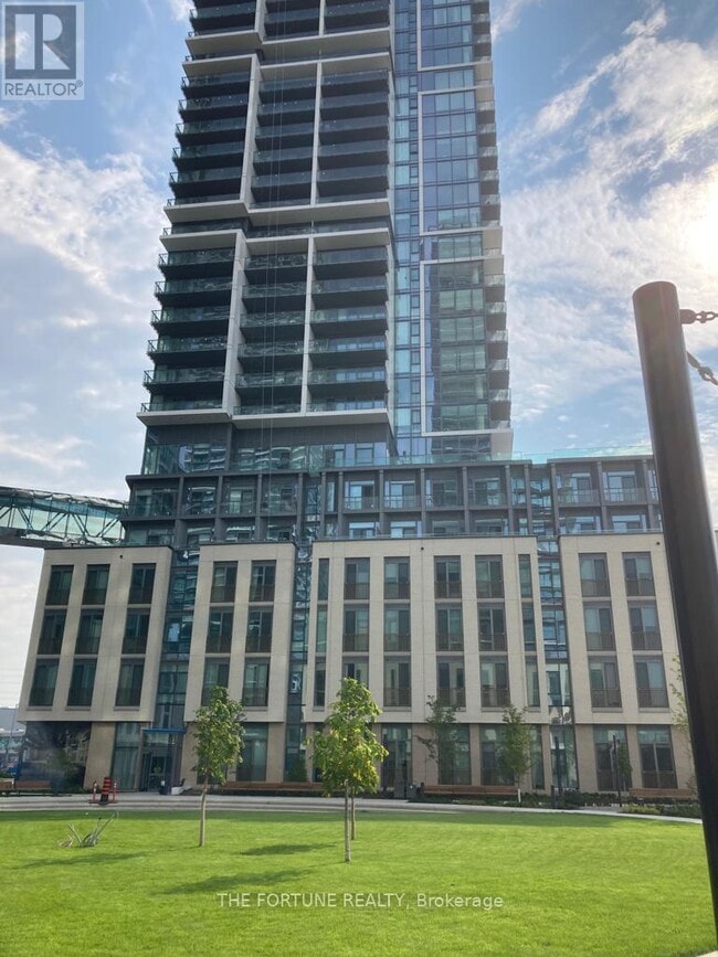 7890 Jane St in Vaughan, ON - Building Photo - Building Photo