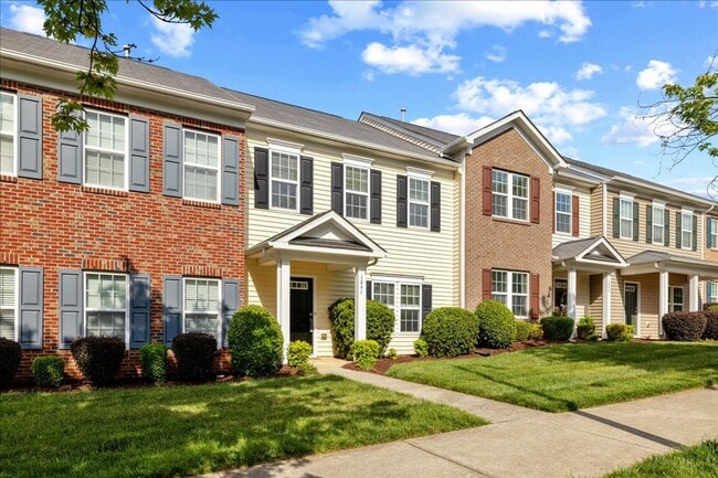 1041 Ileagnes Rd in Raleigh, NC - Building Photo - Building Photo
