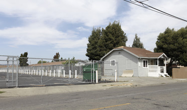 627-637 Marin Ave in Hayward, CA - Foto de edificio - Building Photo