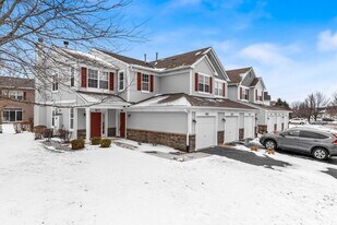 831 Genesee Dr in Naperville, IL - Building Photo