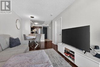 225 Sherway Gardens Rd in Toronto, ON - Building Photo - Building Photo