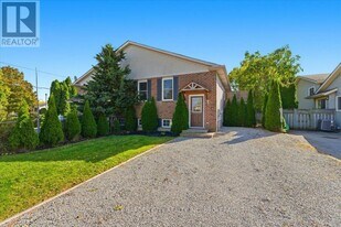 4 Fox Trail Dr in St Catharines, ON - Building Photo