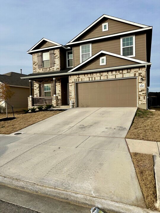 9243 Grand Western in Converse, TX - Building Photo