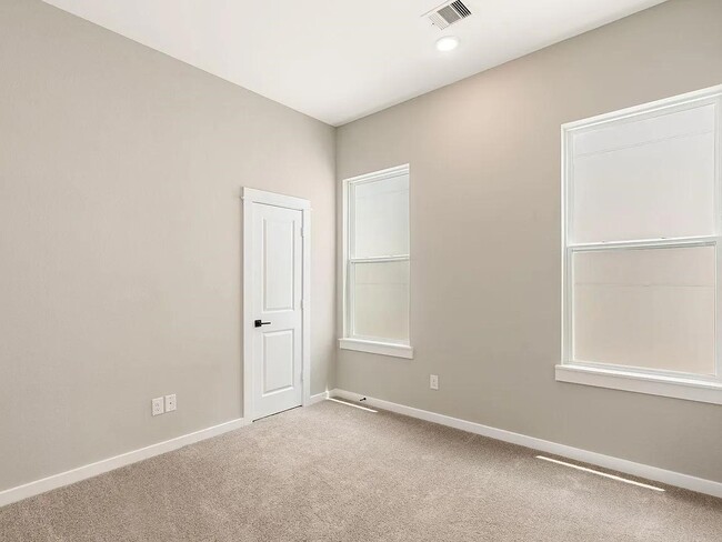 6712 Parker Oaks Ln