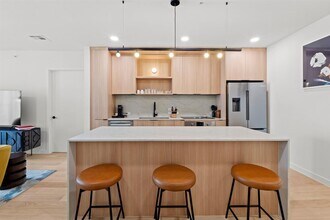 2323 S Lamar Blvd in Austin, TX - Foto de edificio - Building Photo