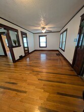 214 SW Broadmoor Ave in Topeka, KS - Foto de edificio - Building Photo