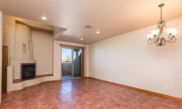 Nambe Ct in Las Cruces, NM - Foto de edificio - Building Photo