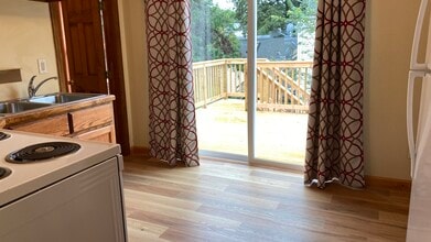18 Center St, Unit 2 in Easthampton, MA - Building Photo - Building Photo