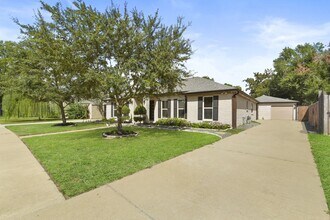 15710 Creekhaven Dr in Houston, TX - Building Photo - Building Photo