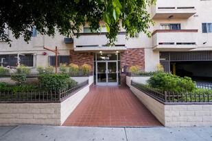 Berendo Apartments in Los Angeles, CA - Building Photo