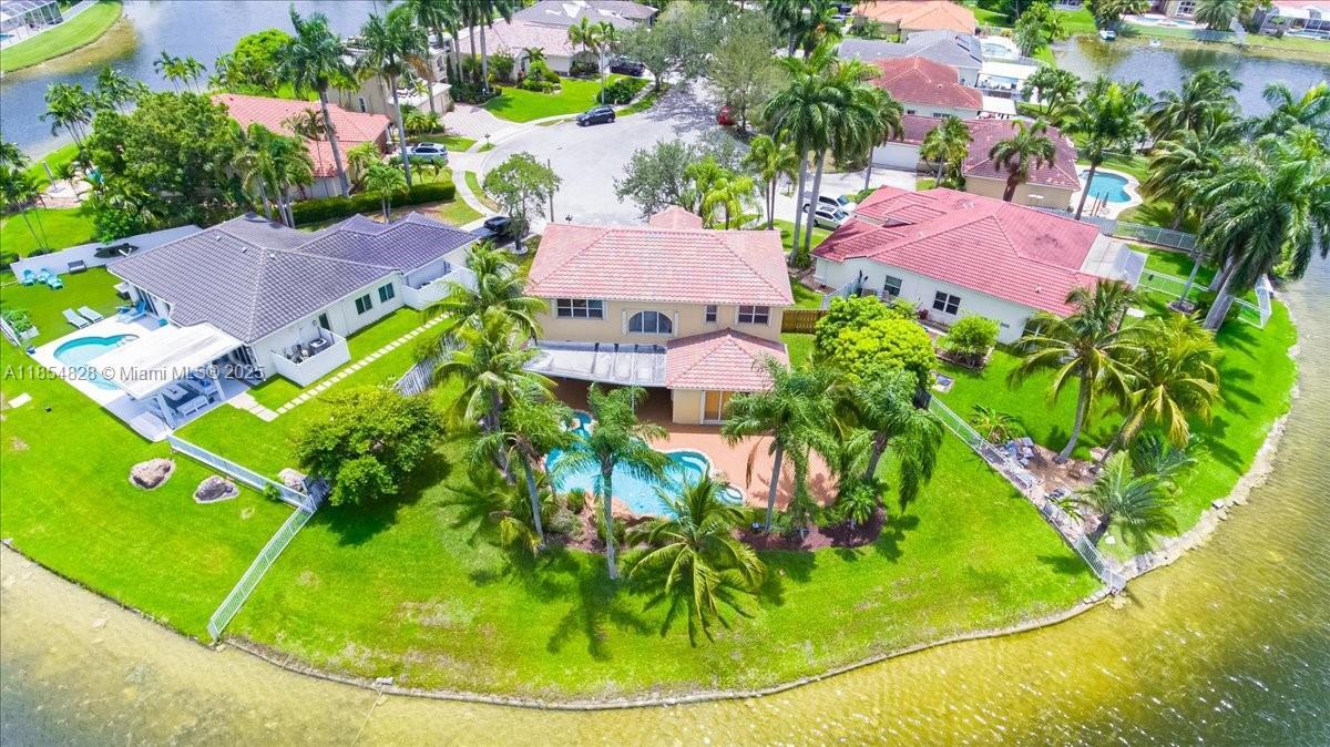 2340 NW 186th Ave in Pembroke Pines, FL - Building Photo