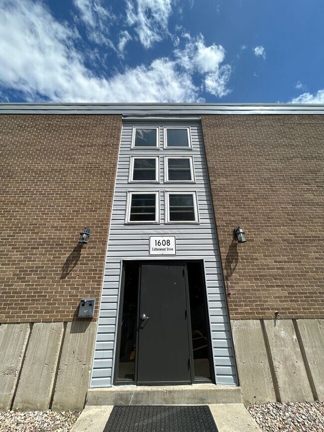 1608 Cottonwood Dr in Louisville, CO - Building Photo - Building Photo