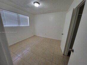 1404 NW 60th St in Miami, FL - Building Photo - Building Photo