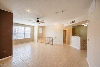 8555 W Russell Rd in Las Vegas, NV - Building Photo - Building Photo