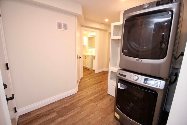 3008 Young Ave in Fort Erie, ON - Building Photo - Building Photo