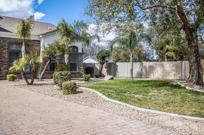 4010 E Aquarius Pl. in Chandler, AZ - Building Photo - Building Photo