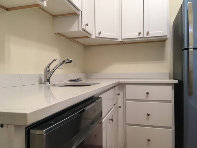 80 Gordon St, Unit 10 in Boston, MA - Foto de edificio - Building Photo