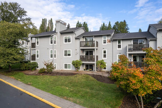 Coventry Place Apartments in Kenmore, WA - Building Photo - Building Photo