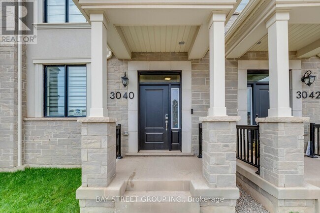 3040 Merrick Rd in Oakville, ON - Building Photo - Building Photo