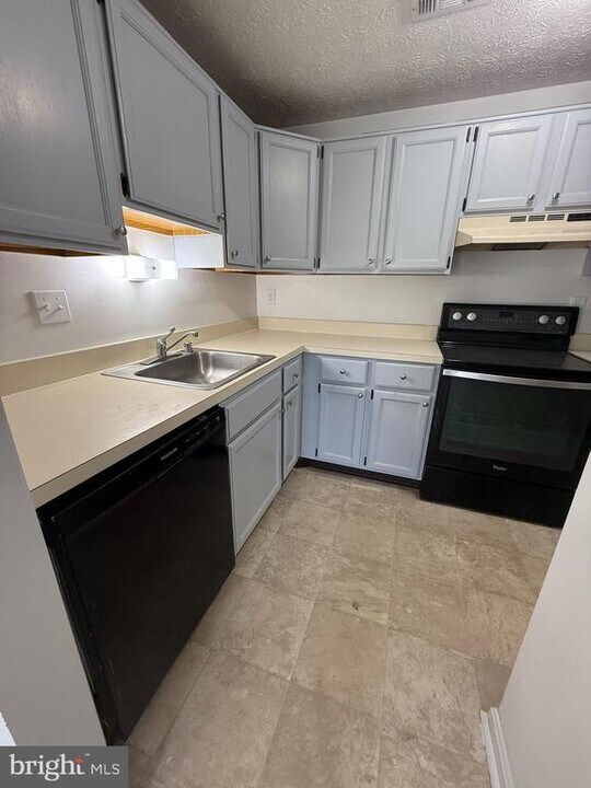 2125 Wainwright Ct in Frederick, MD - Building Photo