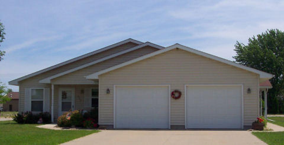 917 Mary Kay Ave, Unit d in Tomah, WI - Foto de edificio