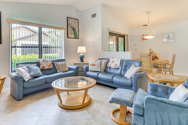 property at 11651 Pointe Cir