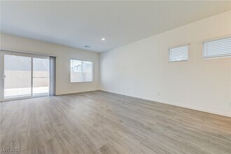 501 Red Lovebird Ave in Henderson, NV - Building Photo - Building Photo