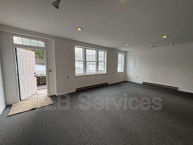 15927 PA-407 in Dalton, PA - Building Photo - Building Photo