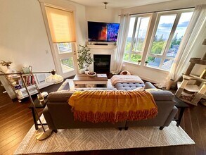 1880 25th Ave NE in Issaquah, WA - Building Photo - Building Photo