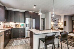 Oro Stone Oak in San Antonio, TX - Building Photo