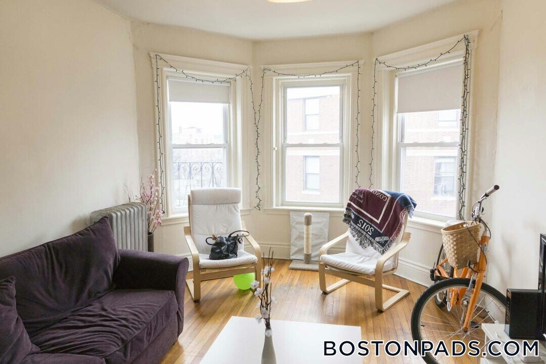 1334 Commonwealth Avenue in Boston, MA - Building Photo