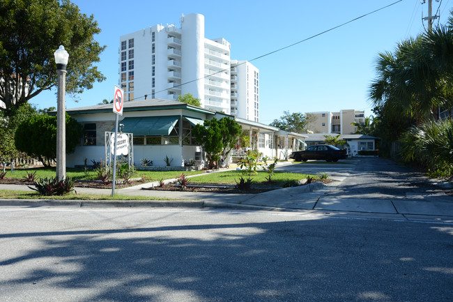 3906 Washington Rd in West Palm Beach, FL - Foto de edificio - Building Photo