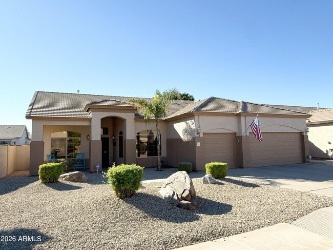 235 E Smoke Tree Rd in Gilbert, AZ - Building Photo - Building Photo