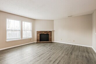 9033 Southernwood Way, Unit 68-2N in Indianapolis, IN - Foto de edificio - Building Photo
