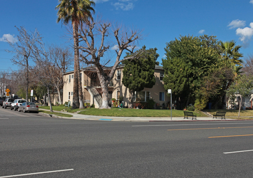 1002 N Griffith Park Dr in Burbank, CA - Building Photo