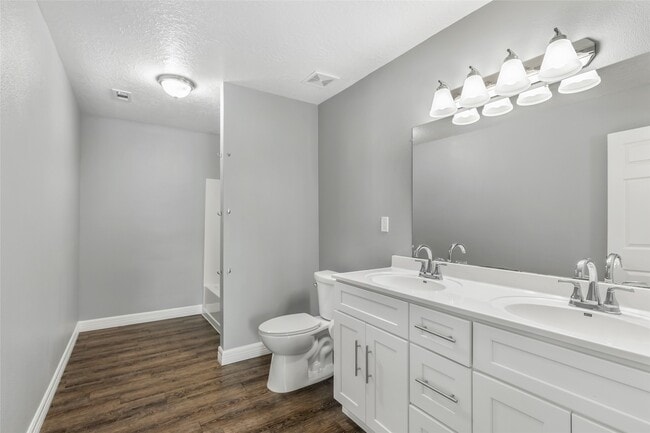 property at 520 E Defee Ave