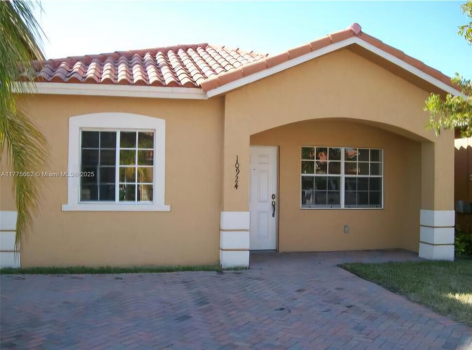 10924 SW 182nd Ln in Miami, FL - Building Photo