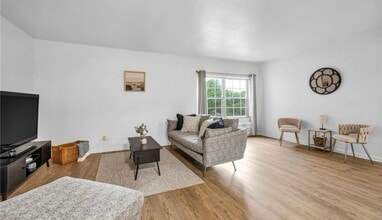19436 Van Aken Blvd, Unit RC202BD1 in Shaker Heights, OH - Building Photo - Building Photo