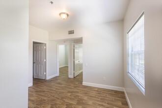 56 W 12th St in West Palm Beach, FL - Building Photo - Building Photo