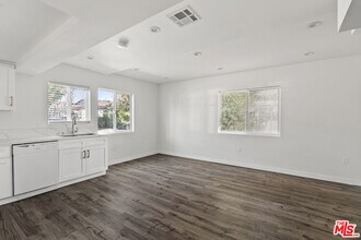 5142 Denny Ave in Los Angeles, CA - Building Photo - Building Photo