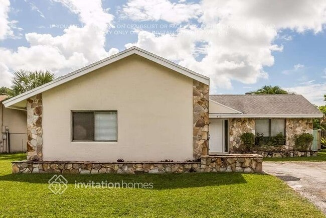 413 SW 75th Ave in North Lauderdale, FL - Foto de edificio - Building Photo
