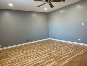 1105 E Ardyce Ln, Unit Unit 2 in Mount Prospect, IL - Building Photo - Building Photo